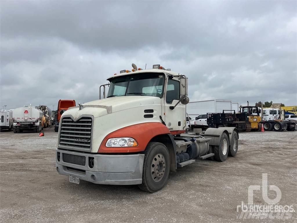 Mack CXU613 Тягачі