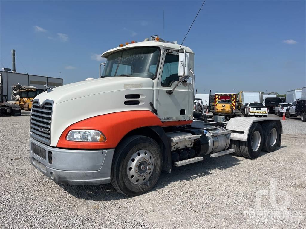 Mack CXU613 Тягачі