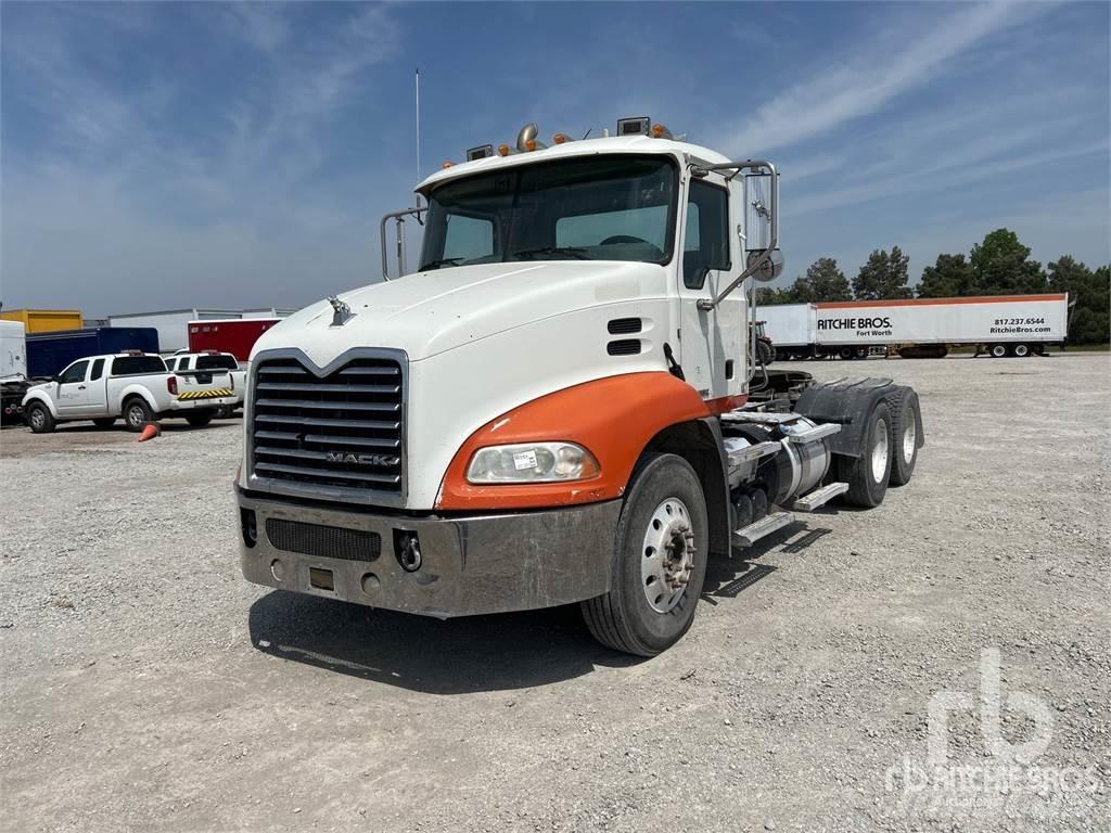 Mack CXU613 Тягачі