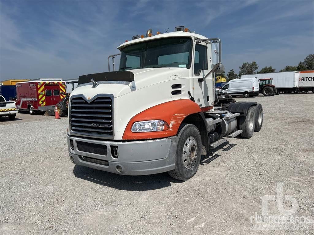 Mack CXU613 Тягачі