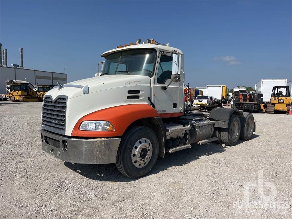 Mack CXU613 Тягачі