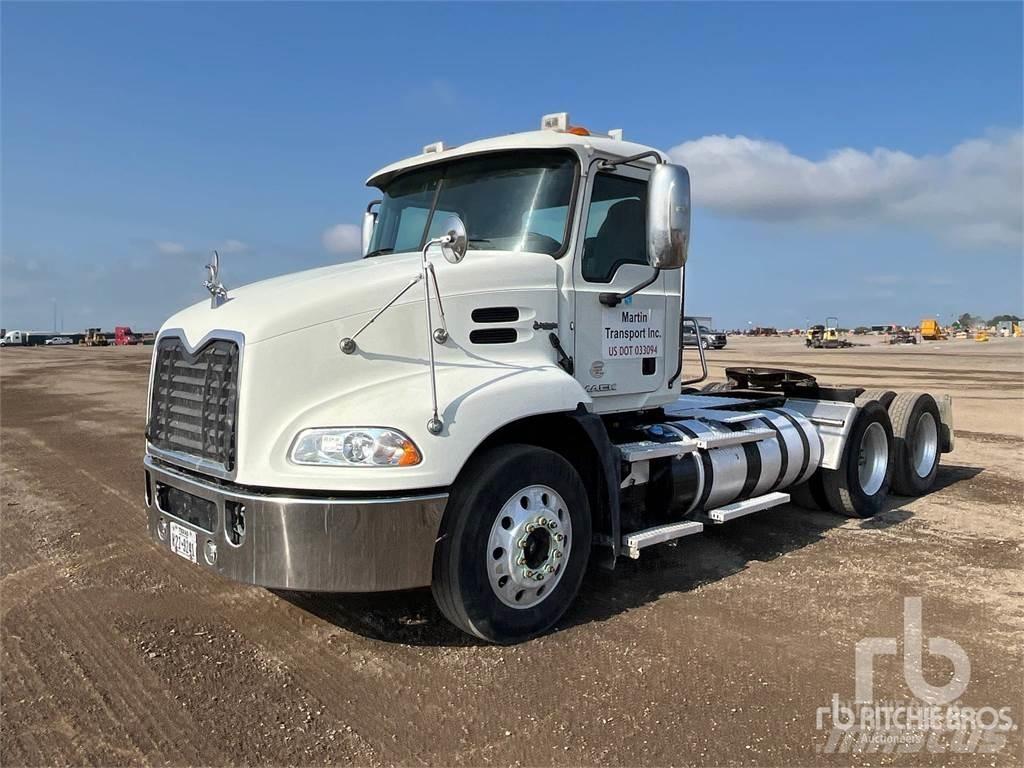 Mack CXU613 Тягачі