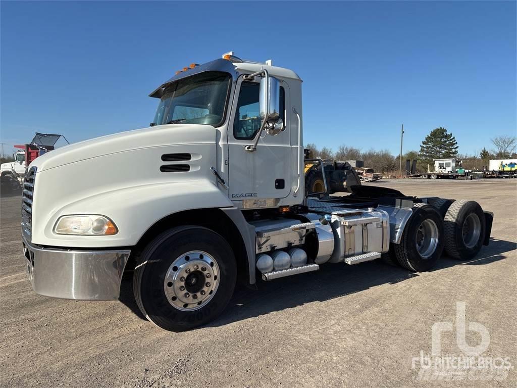 Mack CXU613 Тягачі