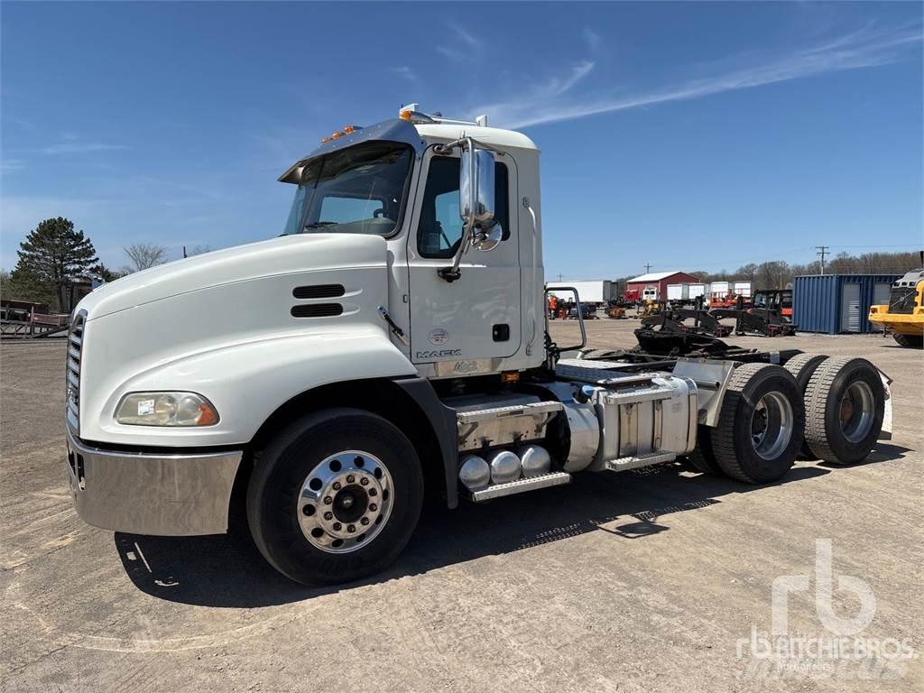 Mack CXU613 Тягачі