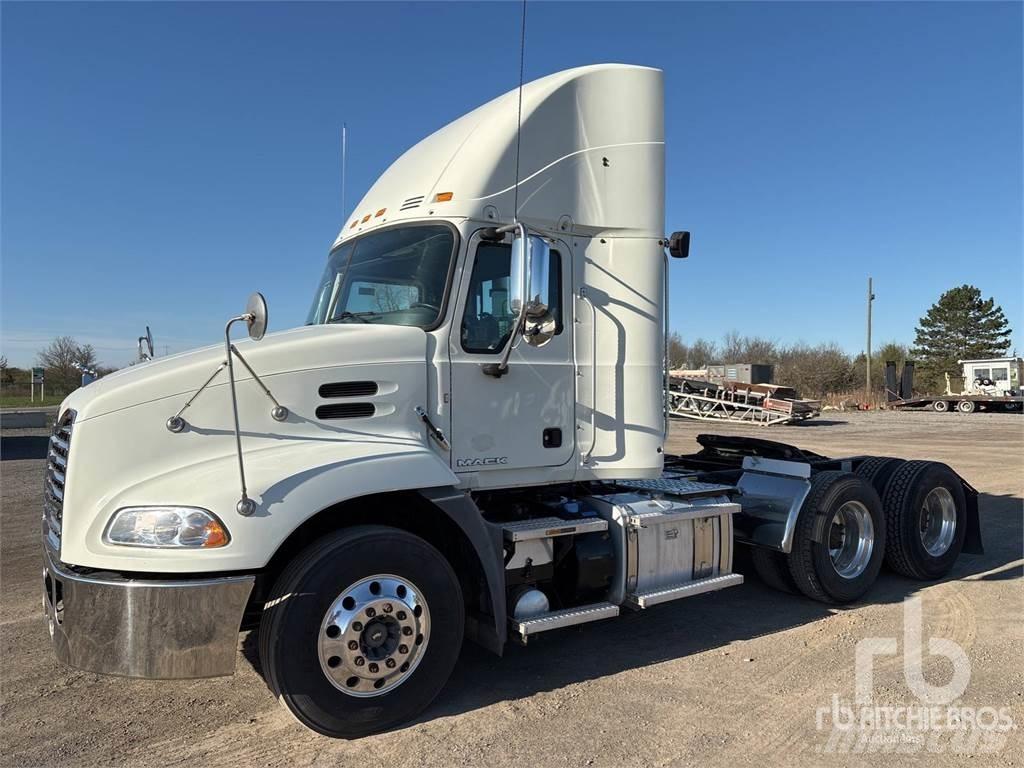 Mack CXU613 Тягачі