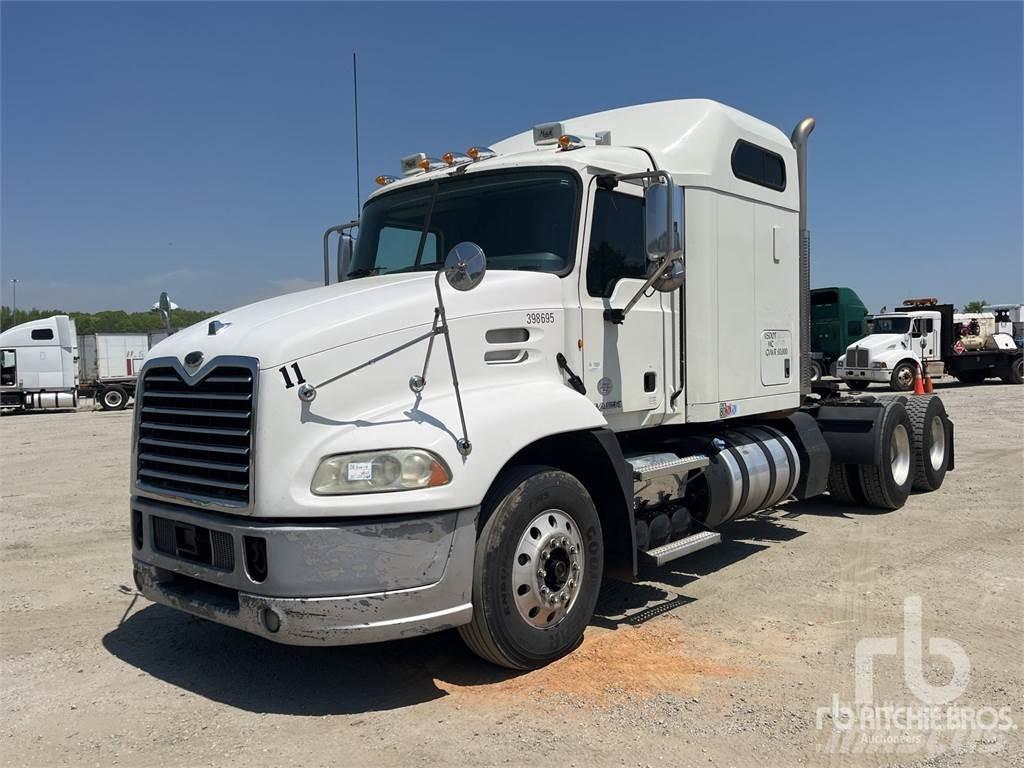 Mack CXU613 Тягачі