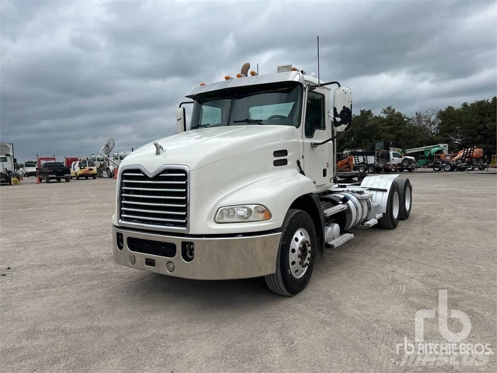 Mack CXU613 Тягачі