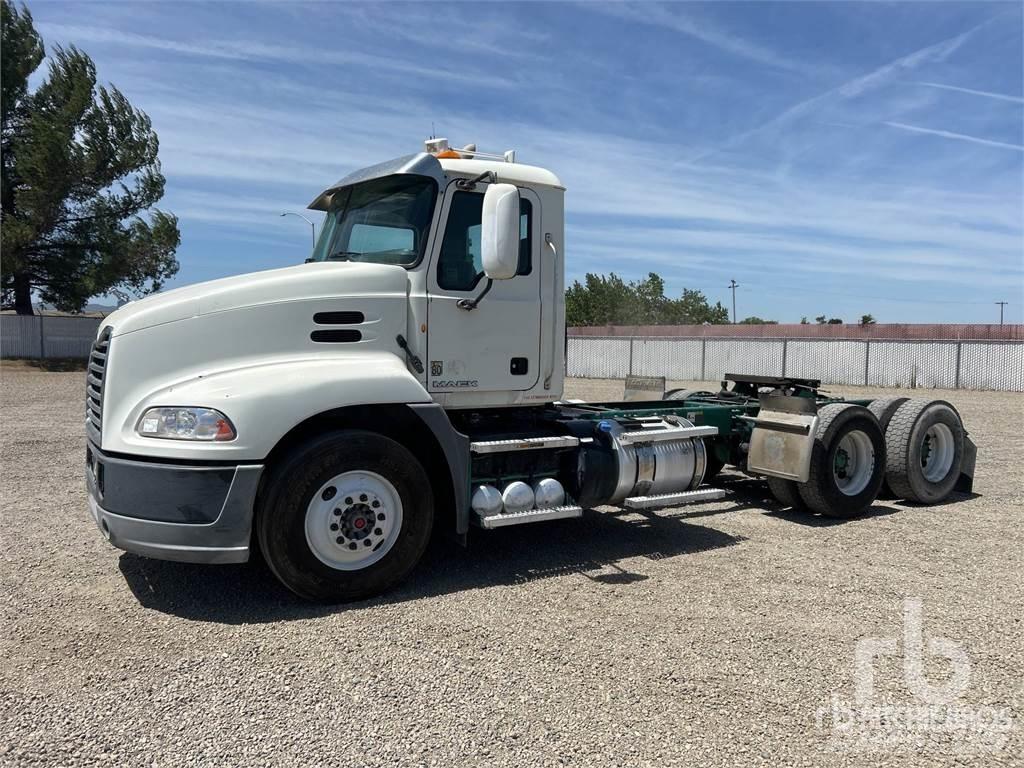 Mack CXU613 Тягачі