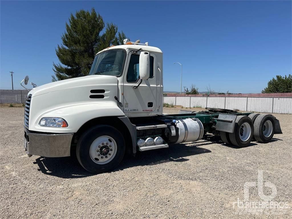 Mack CXU613 Тягачі