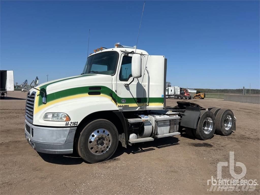 Mack CXU613 Тягачі