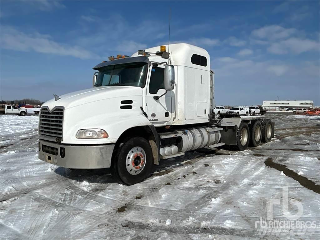 Mack CXU614 Тягачі