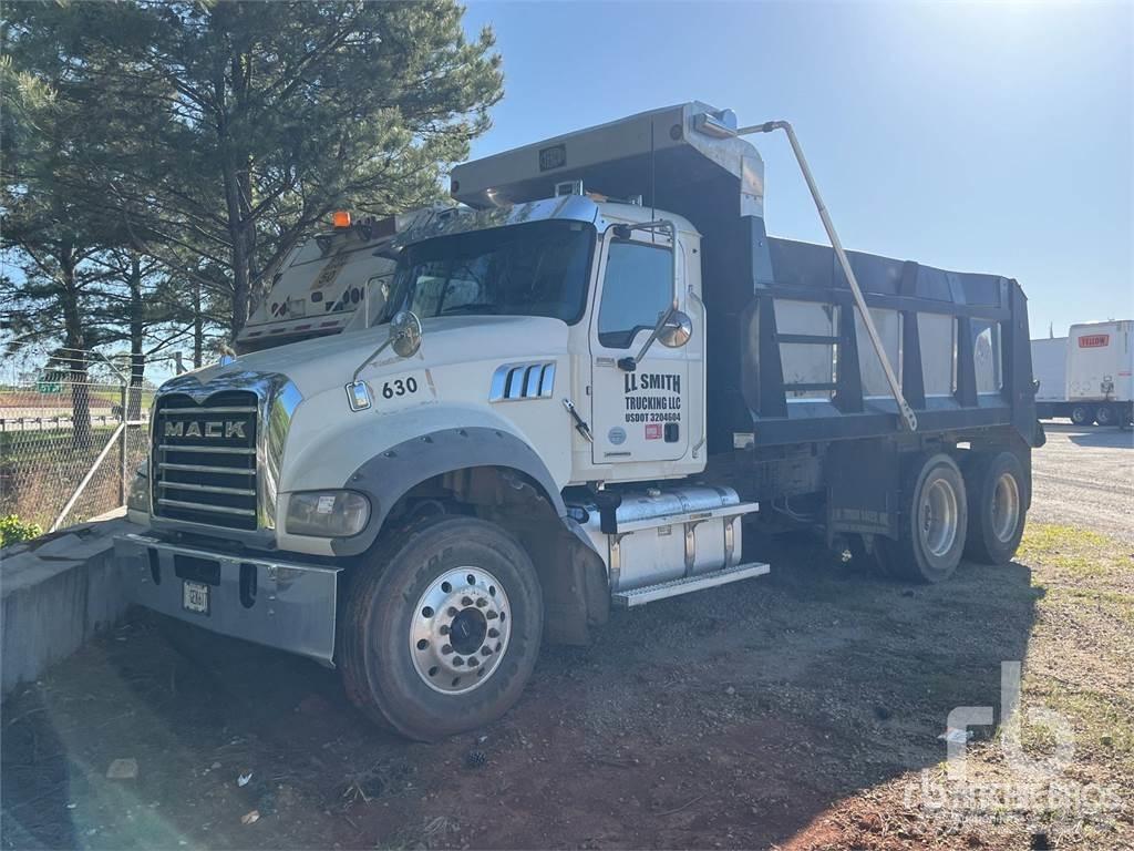 Mack GR64F Самоскиди