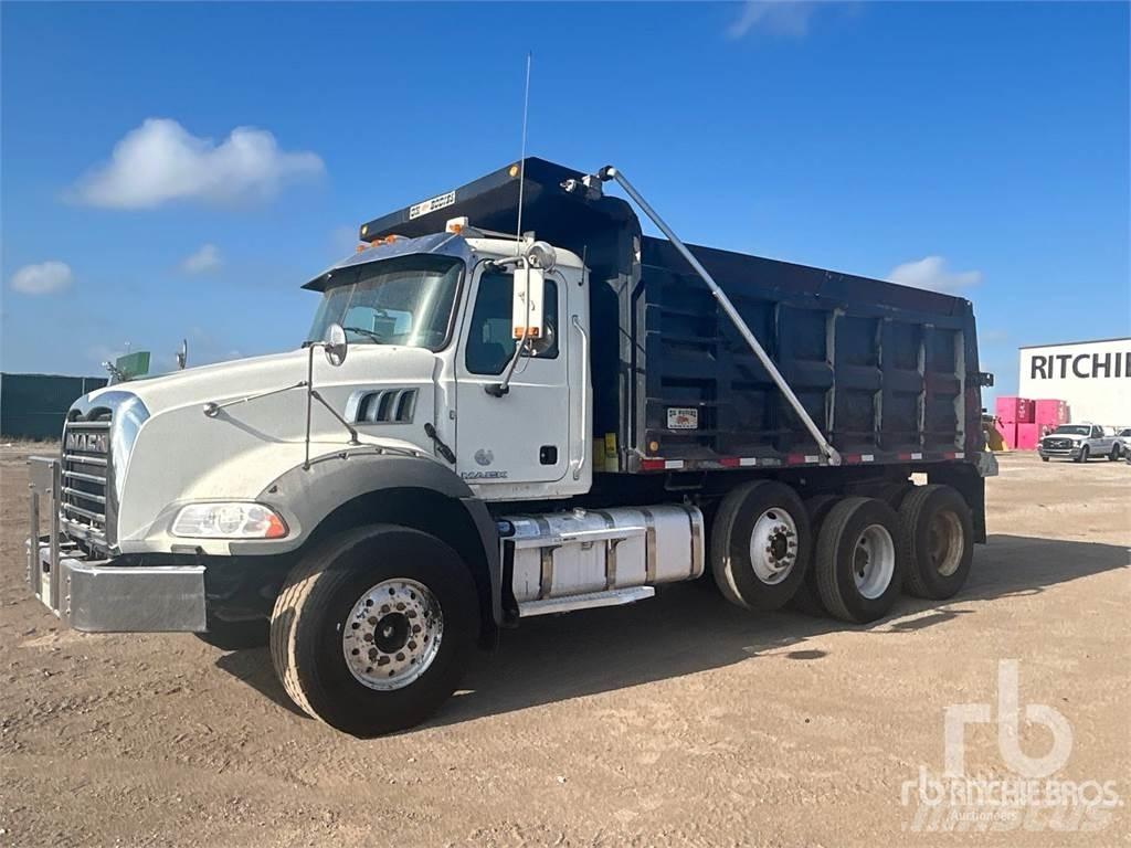 Mack GU813 Самоскиди