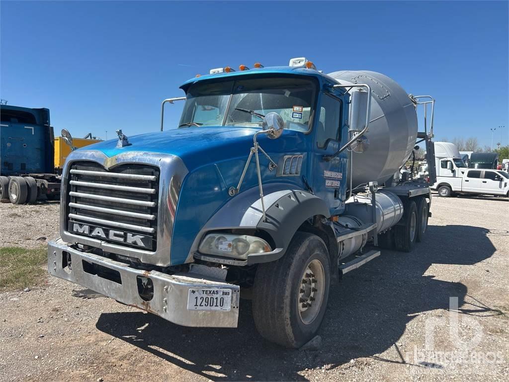 Mack GU813 Бетономішалки (Автобетонозмішувачі)