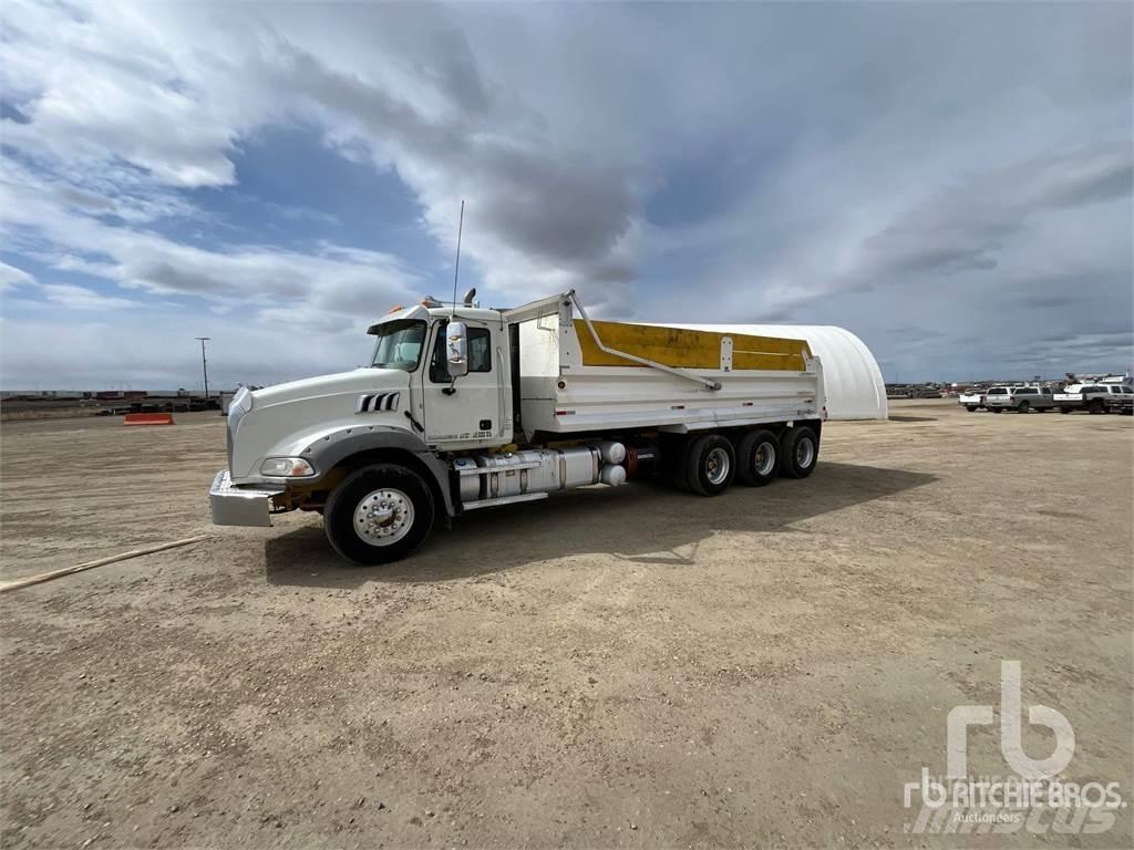 Mack GU814 Самоскиди