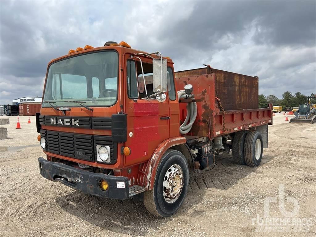 Mack MS200 Поливальні машини