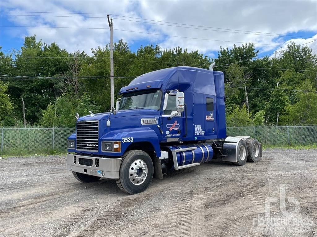 Mack PINNACLE Тягачі