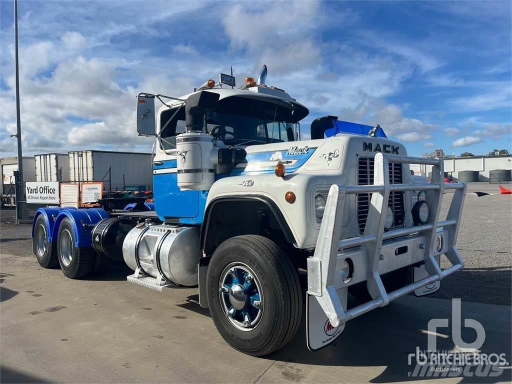 Mack R688RS Шасі з кабіною