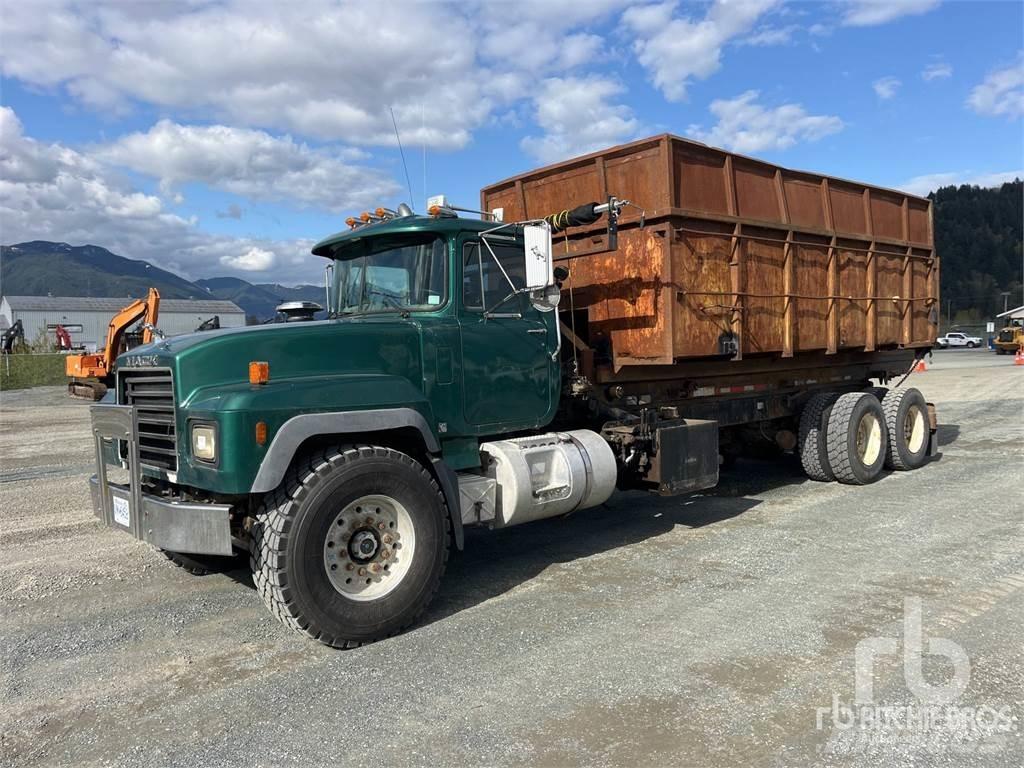 Mack RD688S Контейнеровози