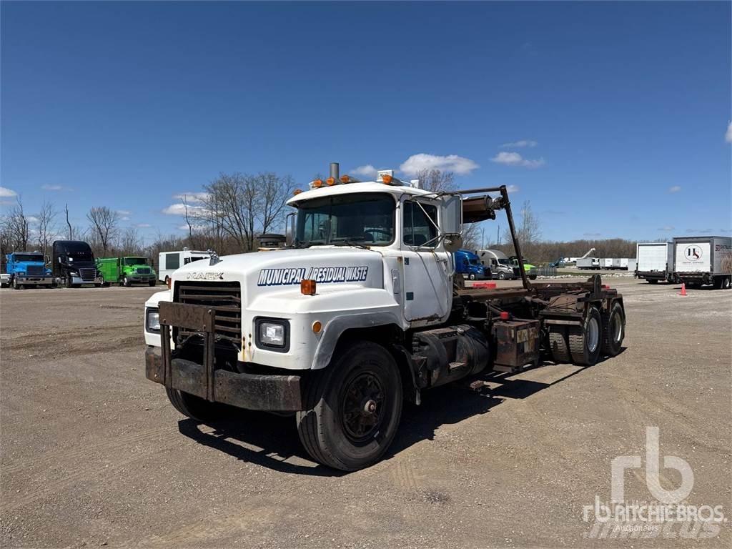 Mack RD688S Контейнеровози