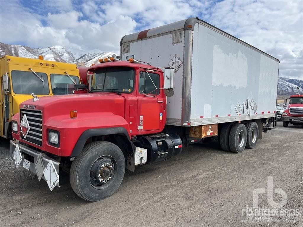 Mack RD69OS Панельні фургони