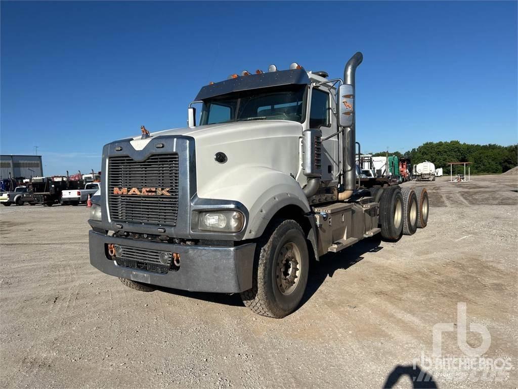 Mack TD713 Тягачі