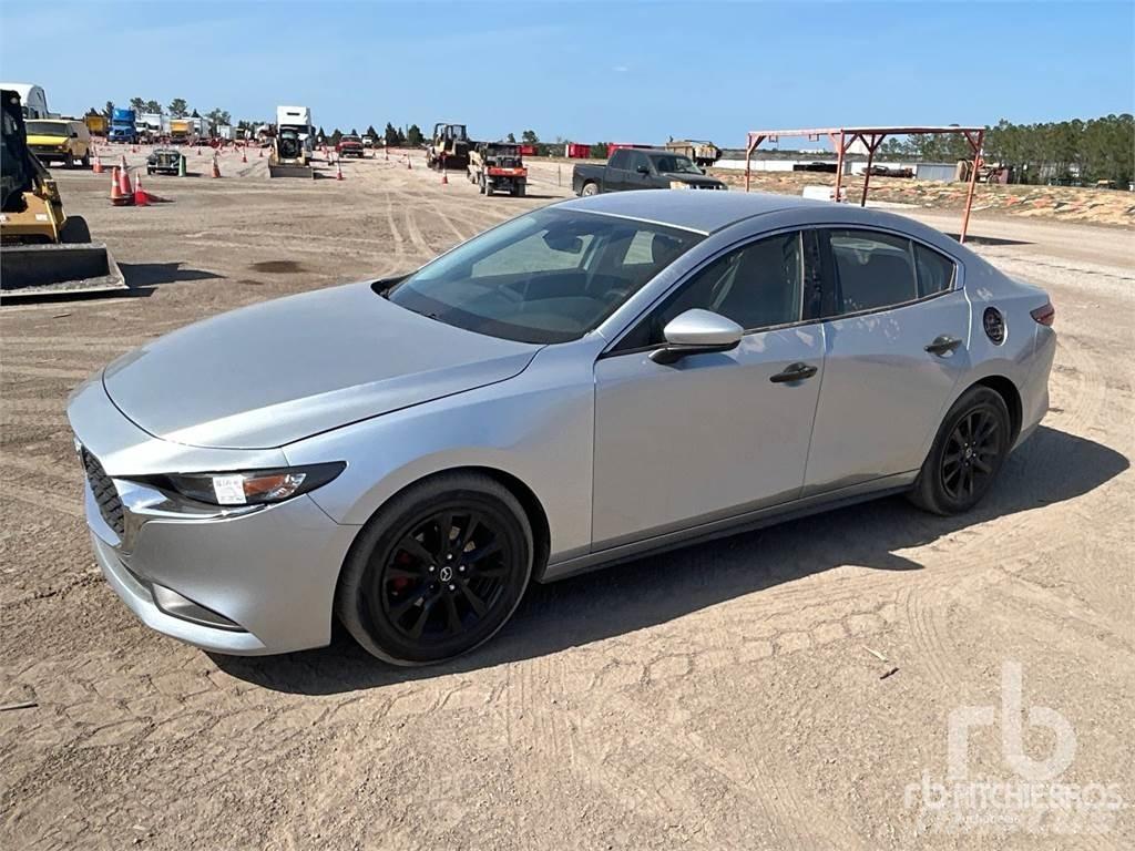 Mazda 3 Автомобілі
