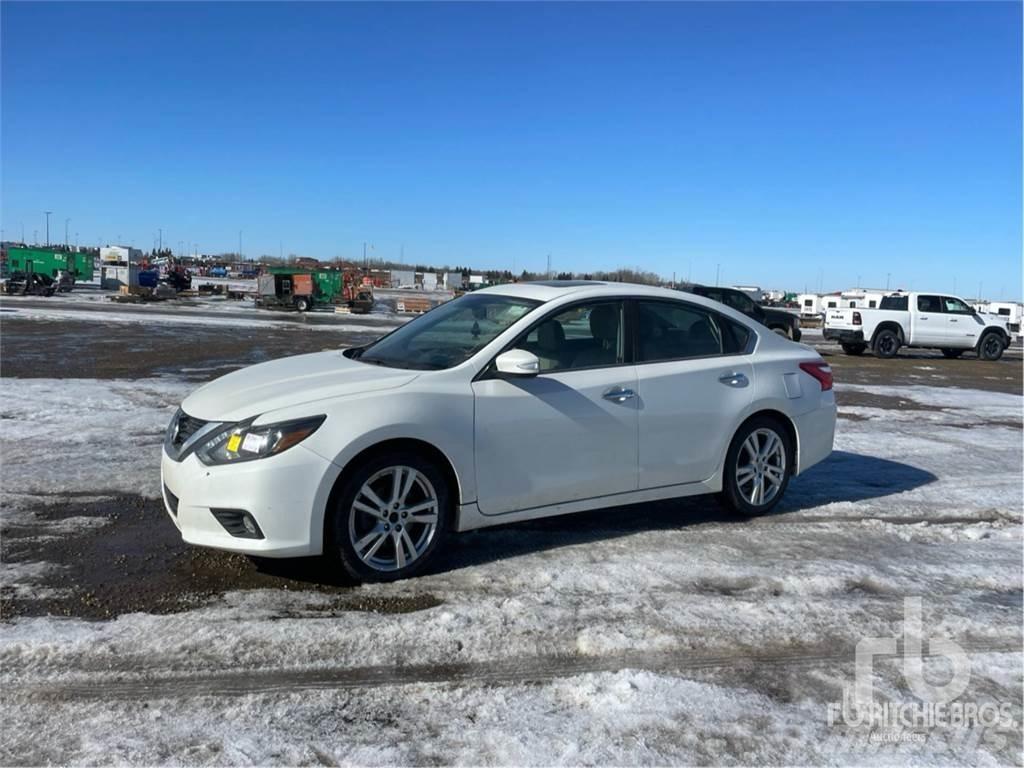 Nissan ALTIMA Автомобілі