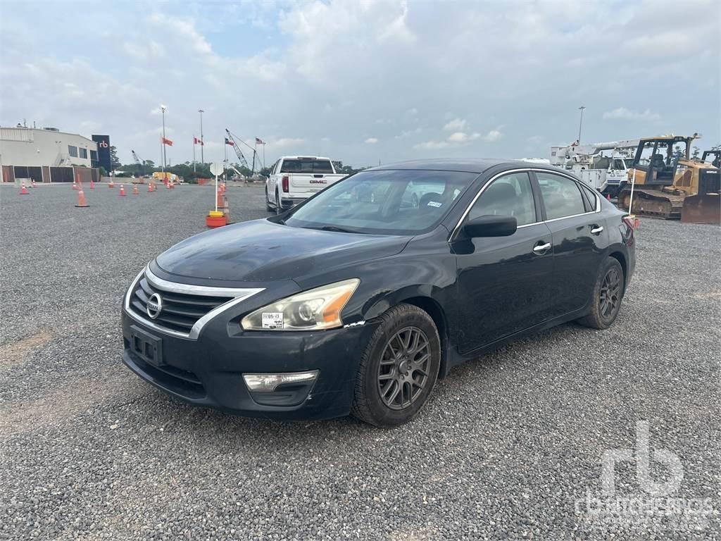 Nissan ALTIMA Автомобілі