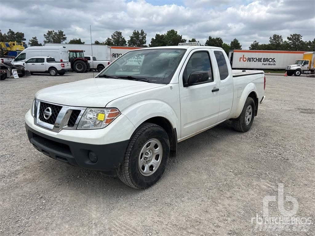 Nissan FRONTIER Пікапи / Бічне розвантаження