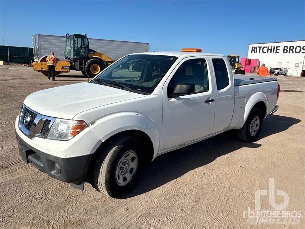 Nissan FRONTIER Пікапи / Бічне розвантаження