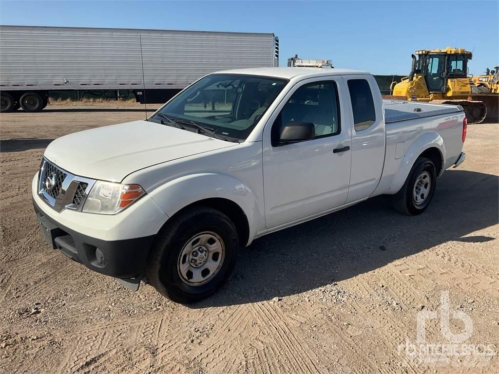 Nissan FRONTIER Пікапи / Бічне розвантаження