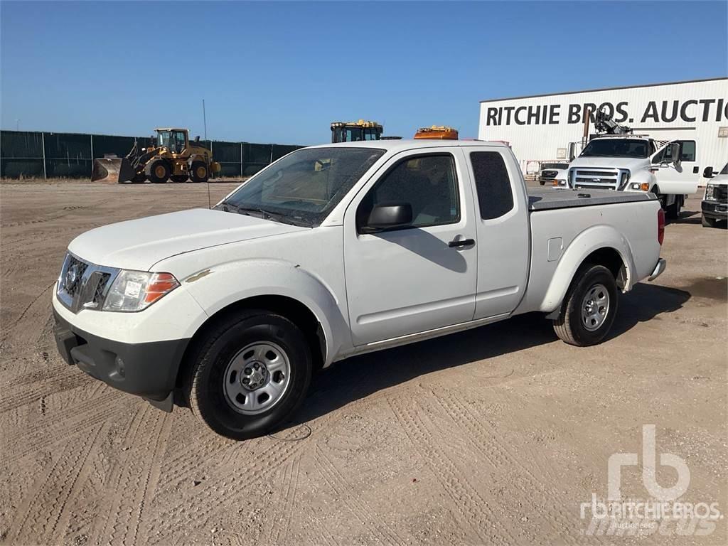 Nissan FRONTIER Пікапи / Бічне розвантаження