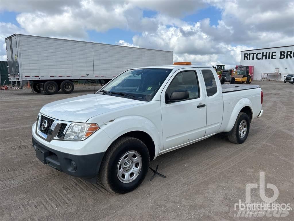 Nissan FRONTIER Пікапи / Бічне розвантаження