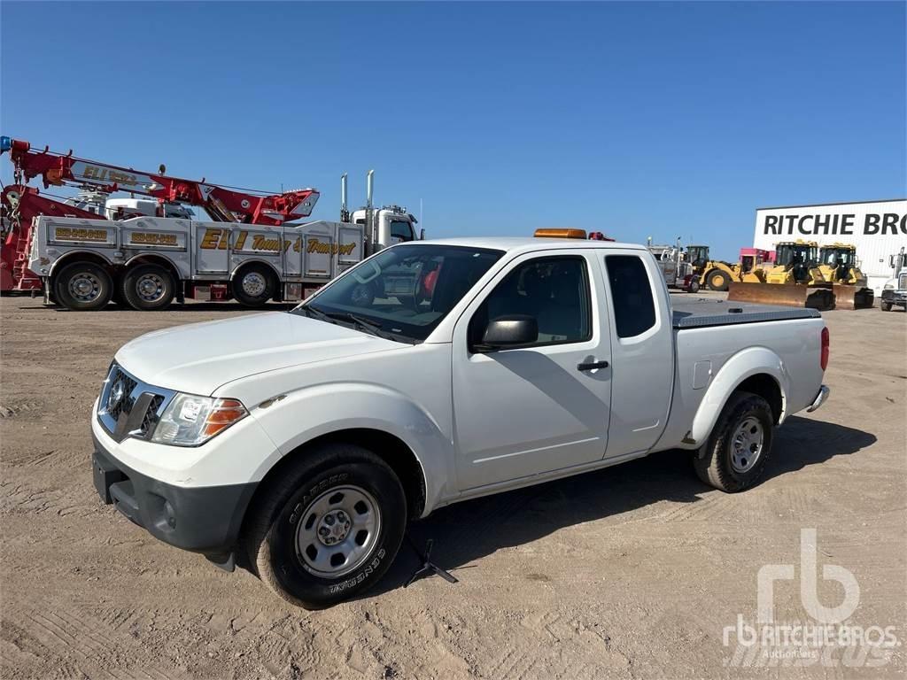 Nissan FRONTIER Пікапи / Бічне розвантаження