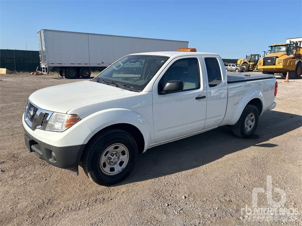 Nissan FRONTIER Пікапи / Бічне розвантаження