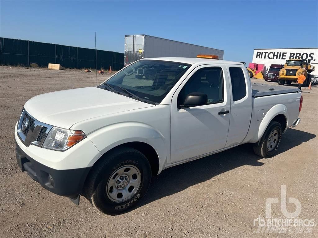 Nissan FRONTIER Пікапи / Бічне розвантаження