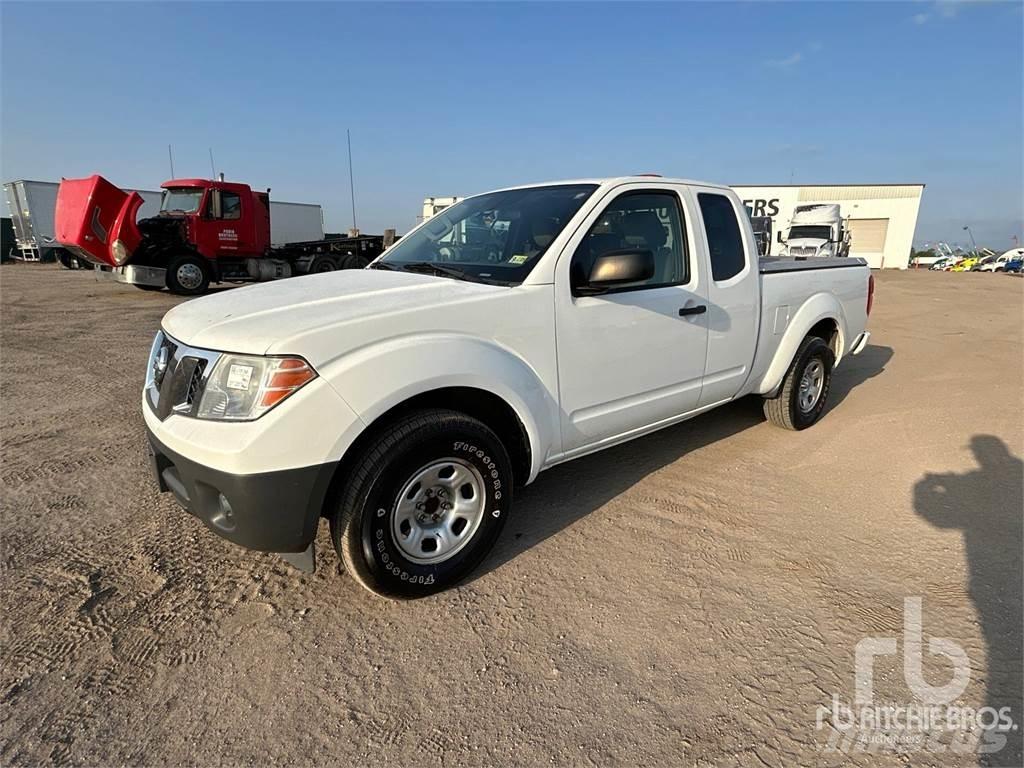 Nissan FRONTIER Пікапи / Бічне розвантаження