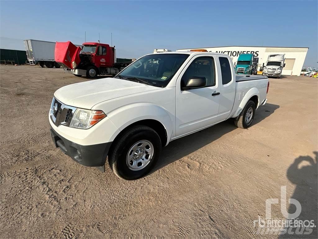 Nissan FRONTIER Пікапи / Бічне розвантаження