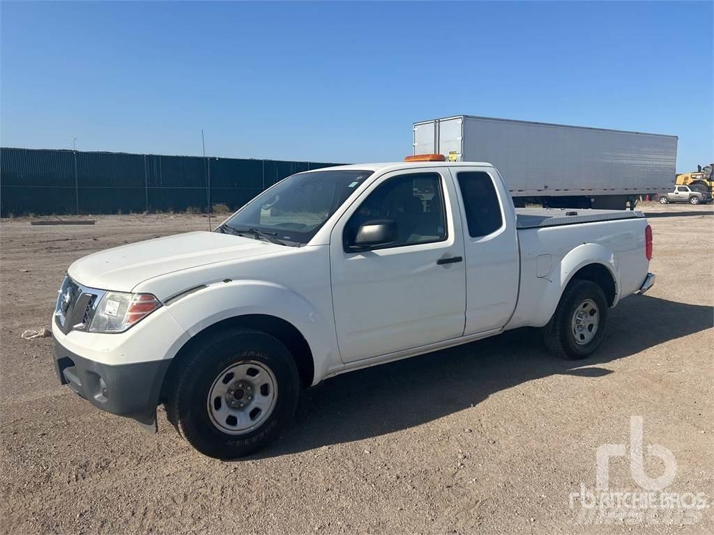 Nissan FRONTIER Пікапи / Бічне розвантаження