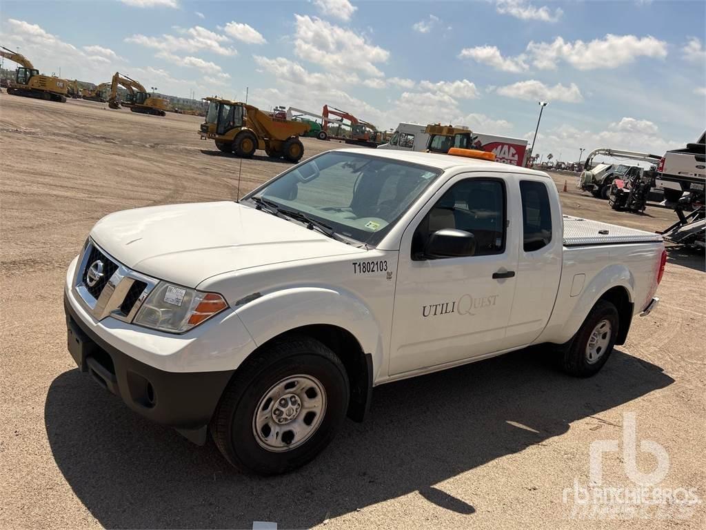 Nissan FRONTIER Пікапи / Бічне розвантаження