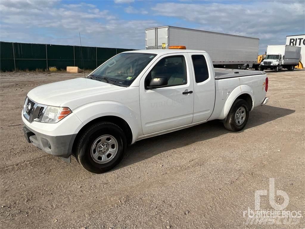 Nissan FRONTIER Пікапи / Бічне розвантаження