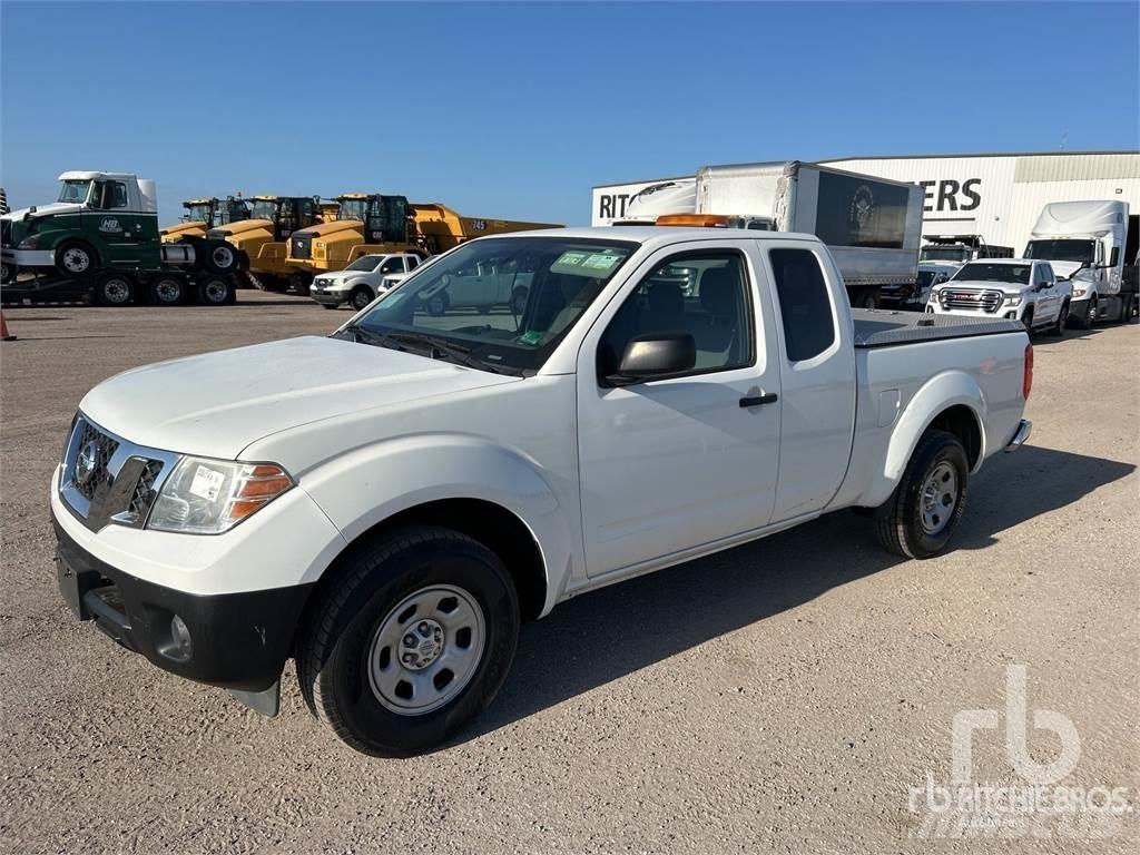 Nissan FRONTIER Пікапи / Бічне розвантаження