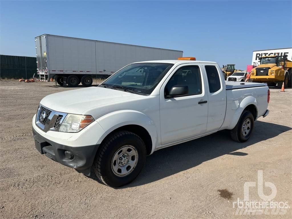 Nissan FRONTIER Пікапи / Бічне розвантаження