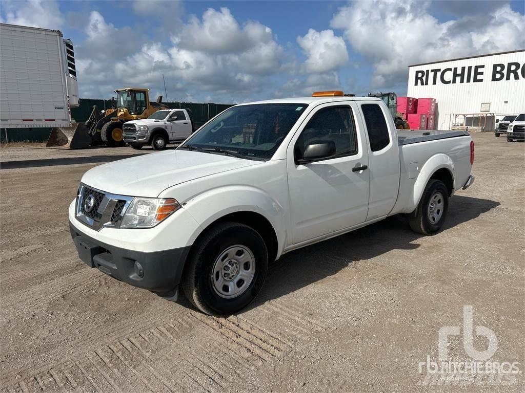 Nissan FRONTIER Пікапи / Бічне розвантаження