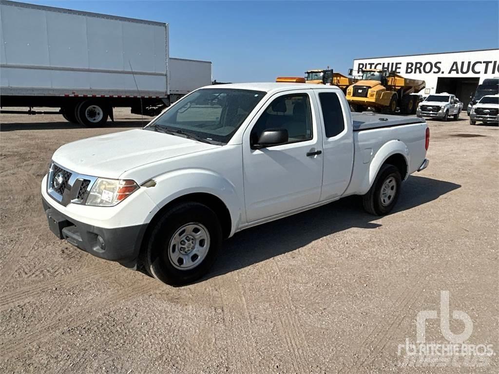 Nissan FRONTIER Пікапи / Бічне розвантаження