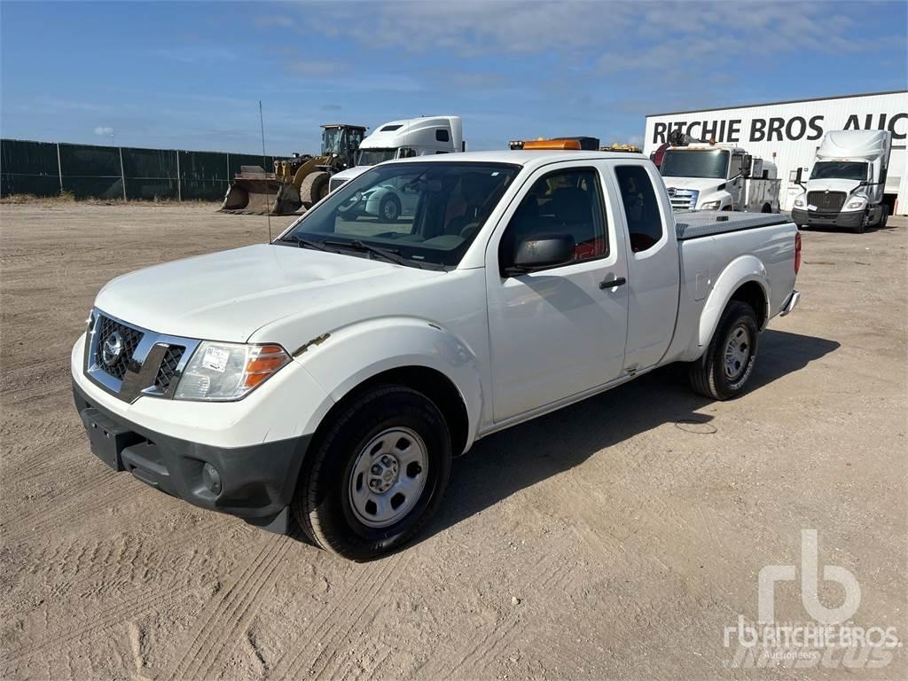 Nissan FRONTIER Пікапи / Бічне розвантаження