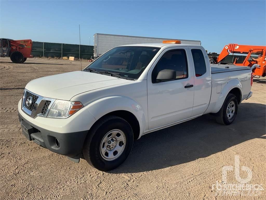 Nissan FRONTIER Пікапи / Бічне розвантаження