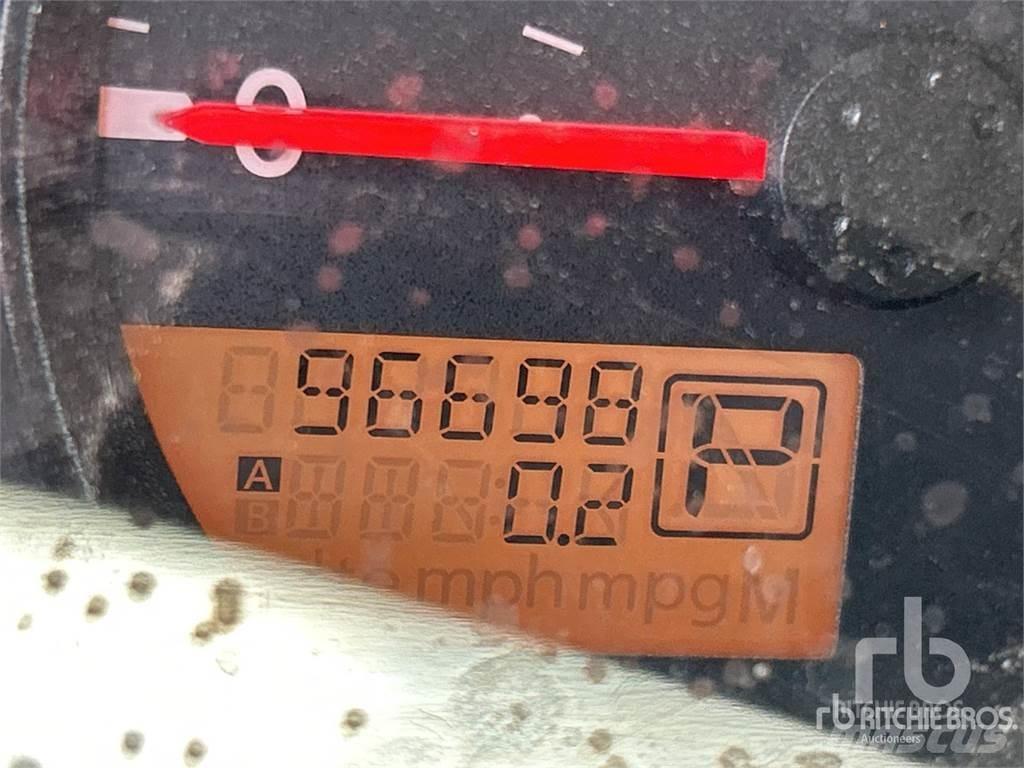 Nissan FRONTIER Пікапи / Бічне розвантаження