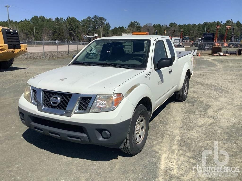 Nissan FRONTIER Пікапи / Бічне розвантаження